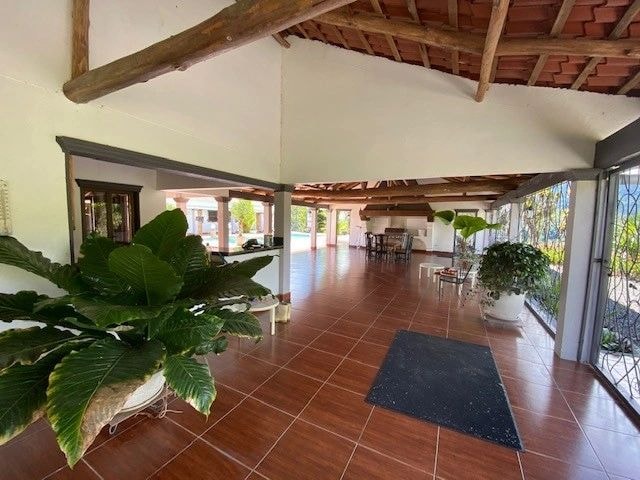 Outdoor living terrace