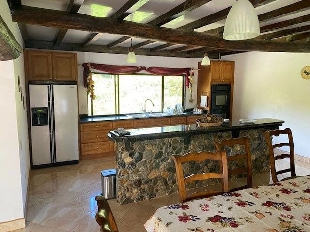 Fully equipped gourmet kitchen